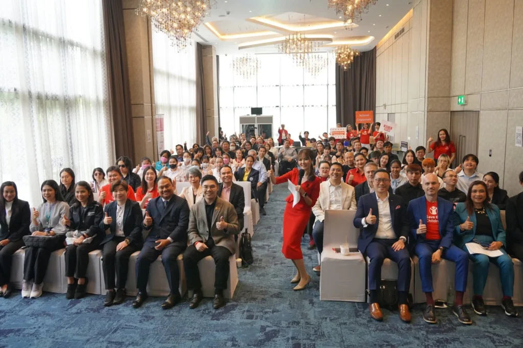 ภาพบรรยากาศผู้เข้าร่วมงาน Dots to Dreams Project ภายในห้องประชุม โดยมีตัวแทนจากหลายภาคส่วนร่วมสนับสนุนการสร้างโอกาสการจ้างงานที่ครอบคลุม
